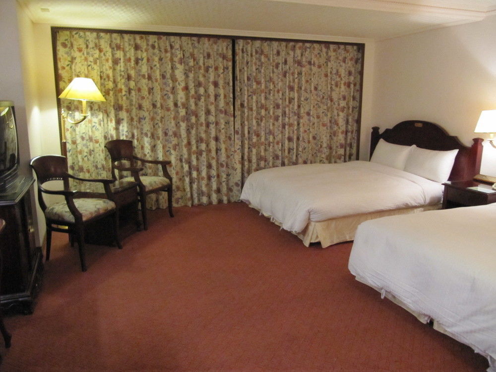 טאינאן Sunrise Hotel מראה חיצוני תמונה