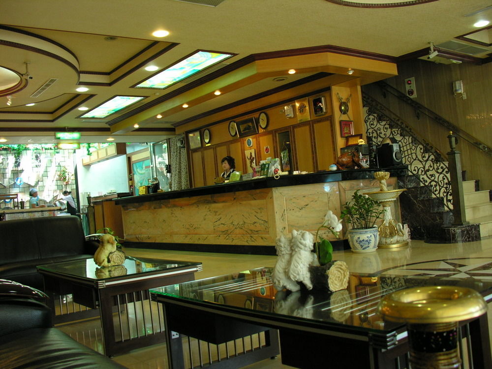 טאינאן Sunrise Hotel מראה חיצוני תמונה