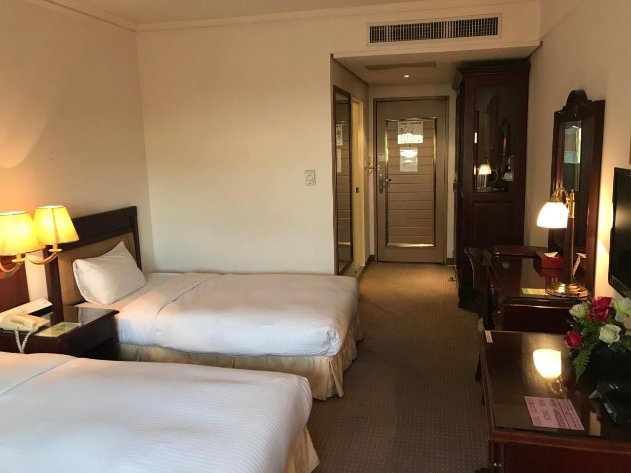 טאינאן Sunrise Hotel מראה חיצוני תמונה