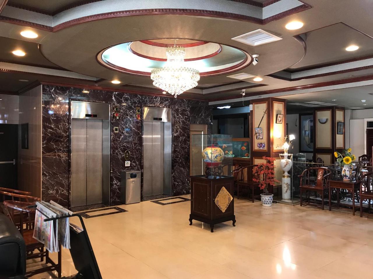 טאינאן Sunrise Hotel מראה חיצוני תמונה